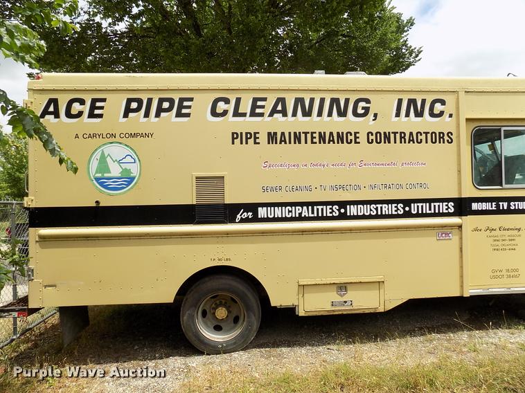 image for item DK9992 1998 Chevrolet P30 delivery truck