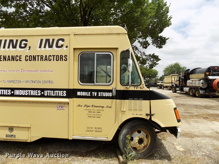 image for item DK9992 1998 Chevrolet P30 delivery truck