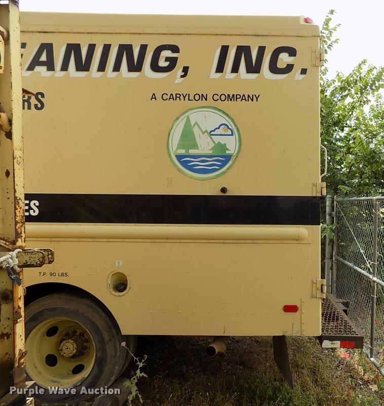 image for item DK9992 1998 Chevrolet P30 delivery truck