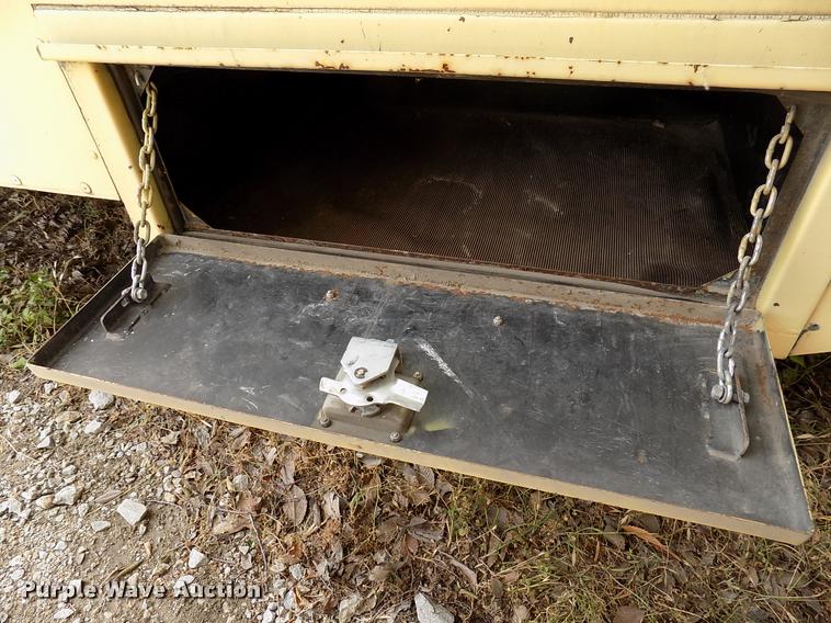 image for item DK9992 1998 Chevrolet P30 delivery truck