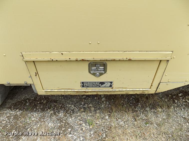 image for item DK9992 1998 Chevrolet P30 delivery truck