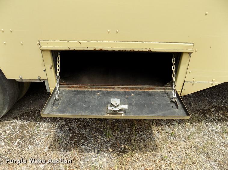 image for item DK9992 1998 Chevrolet P30 delivery truck