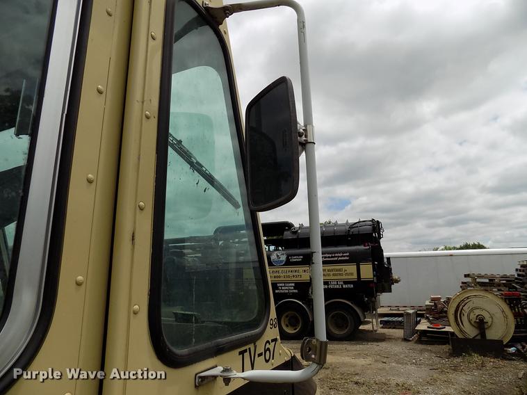 image for item DK9992 1998 Chevrolet P30 delivery truck