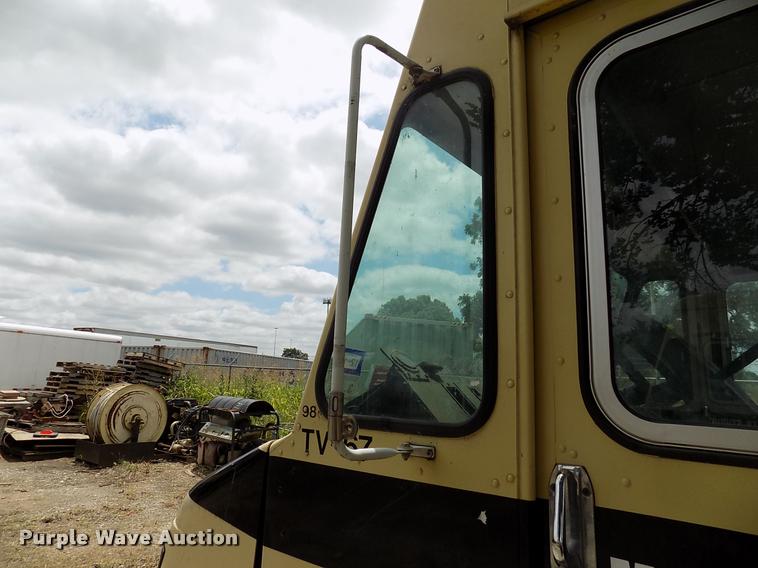 image for item DK9992 1998 Chevrolet P30 delivery truck