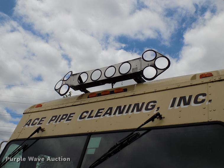 image for item DK9992 1998 Chevrolet P30 delivery truck