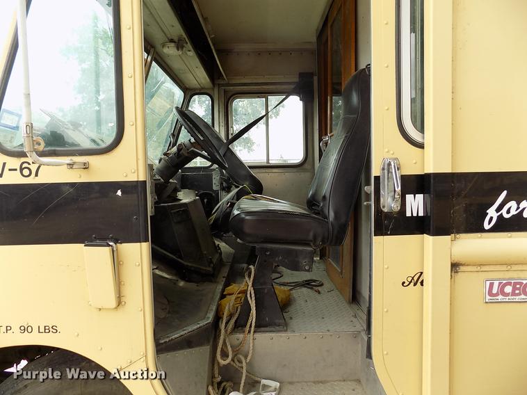 image for item DK9992 1998 Chevrolet P30 delivery truck