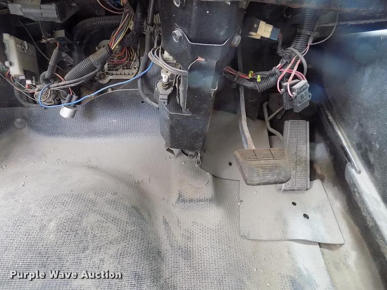 image for item DK9992 1998 Chevrolet P30 delivery truck