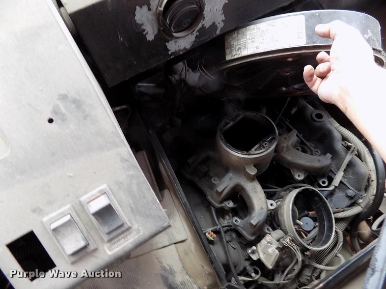 image for item DK9992 1998 Chevrolet P30 delivery truck