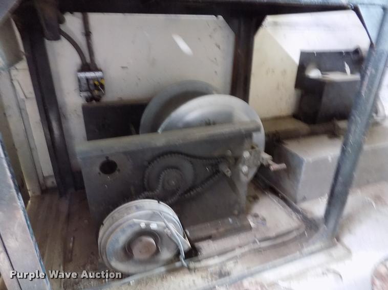 image for item DK9992 1998 Chevrolet P30 delivery truck