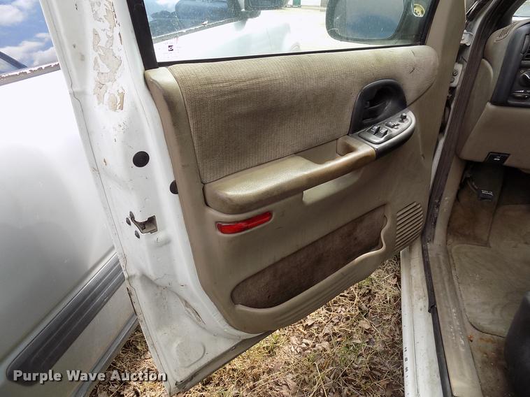 image for item DK9996 2002 Chevrolet Venture van