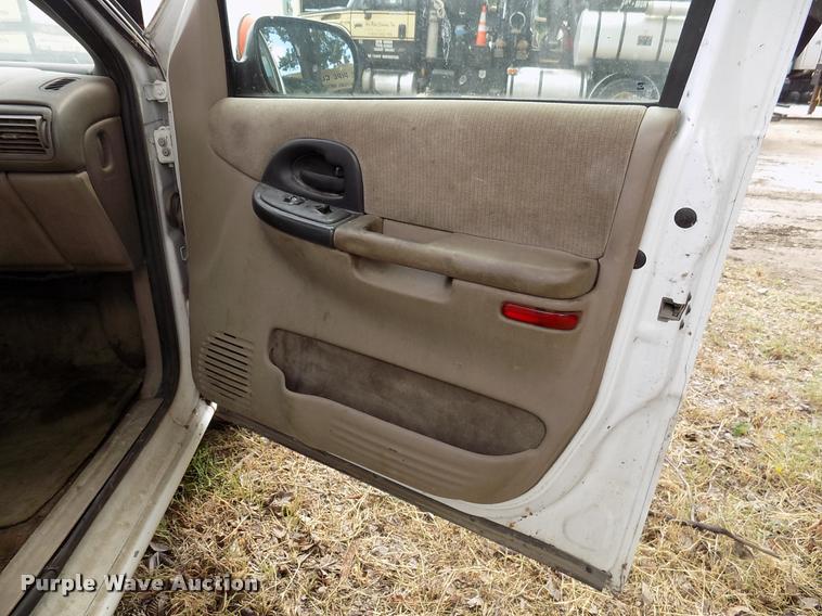 image for item DK9996 2002 Chevrolet Venture van