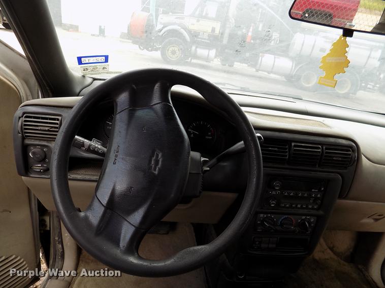 image for item DK9996 2002 Chevrolet Venture van