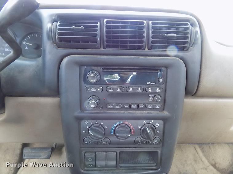 image for item DK9996 2002 Chevrolet Venture van