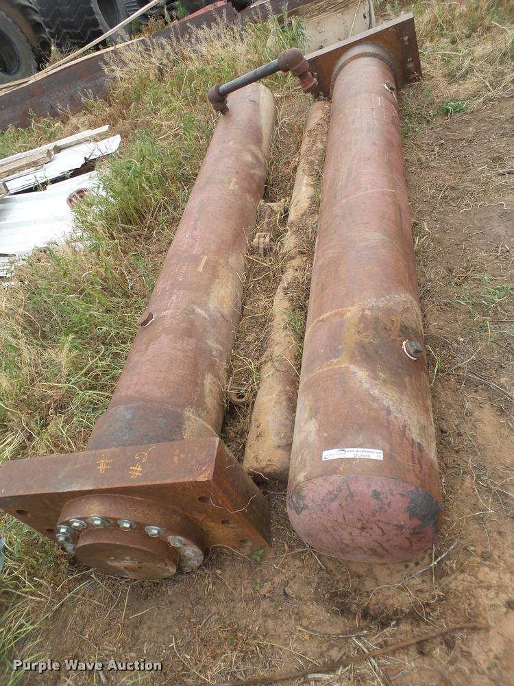 image for item DL9106 (2) cotton bale press cylinders