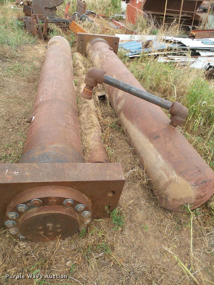 image for item DL9106 (2) cotton bale press cylinders