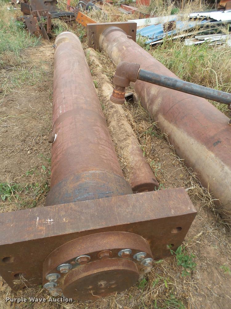 image for item DL9106 (2) cotton bale press cylinders