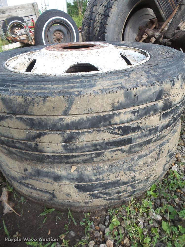 image for item DL9685 Rear axle with dual tires and wheels