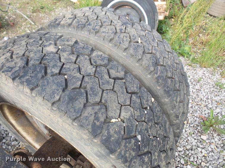 image for item DL9685 Rear axle with dual tires and wheels