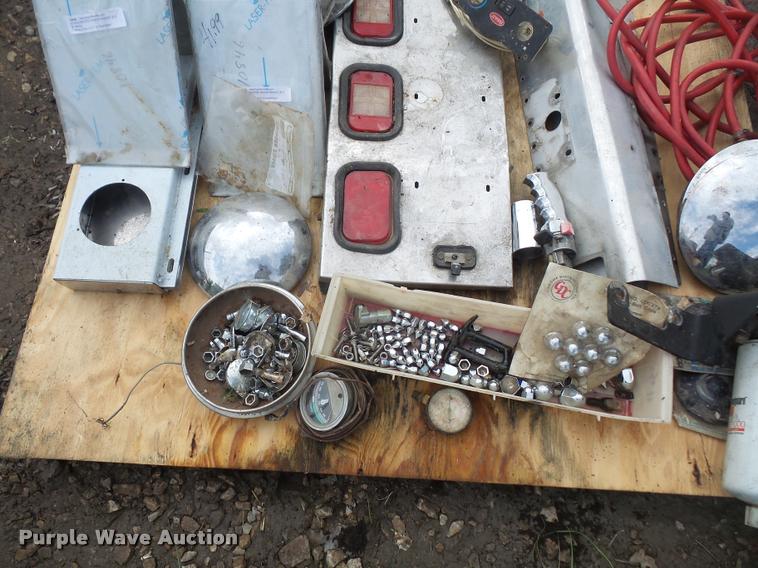 image for item DL9686 Truck parts