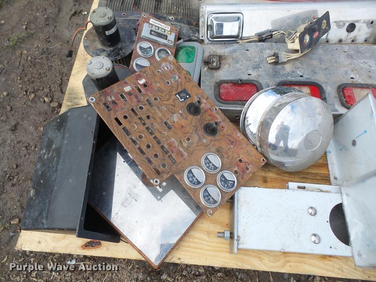 image for item DL9686 Truck parts