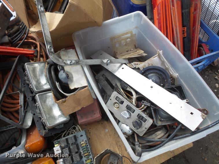 image for item DL9686 Truck parts