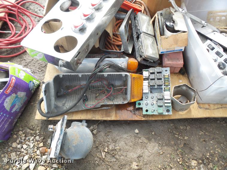 image for item DL9686 Truck parts