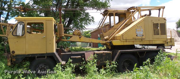 image for item DQ9015 1970 Bantam T-350 truck crane