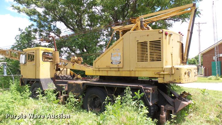 image for item DQ9015 1970 Bantam T-350 truck crane