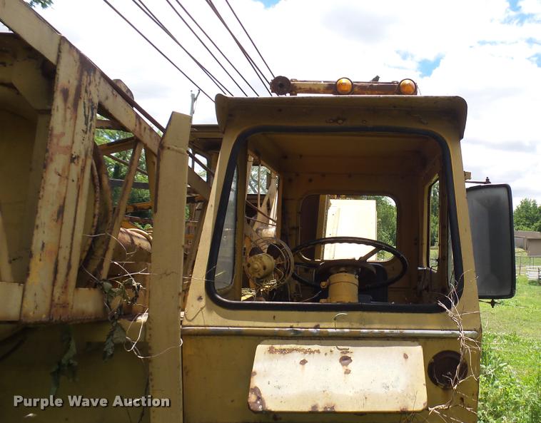 image for item DQ9015 1970 Bantam T-350 truck crane