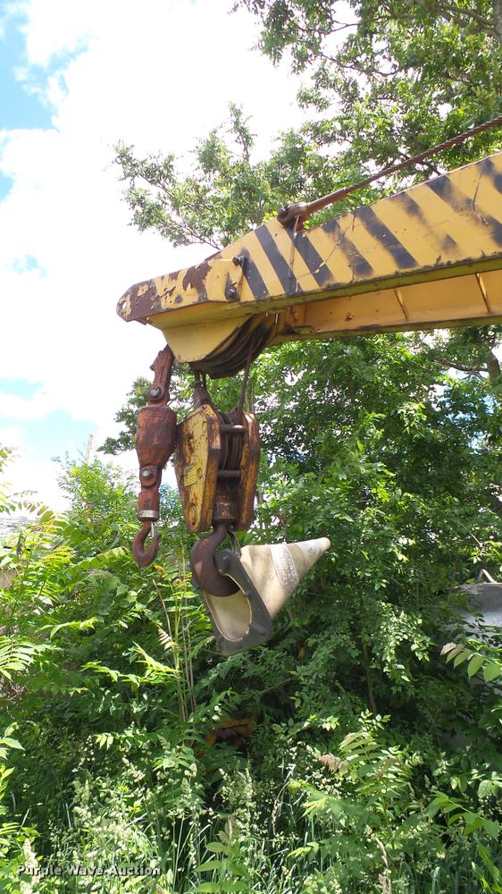 image for item DQ9015 1970 Bantam T-350 truck crane