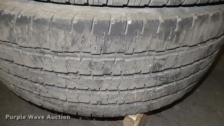 image for item DQ9025 (4) Firestone 275/70R18 tires