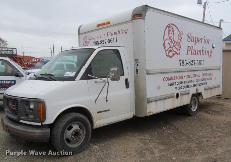 image for item J2551 2000 GMC Savana G3500 Cargo box truck