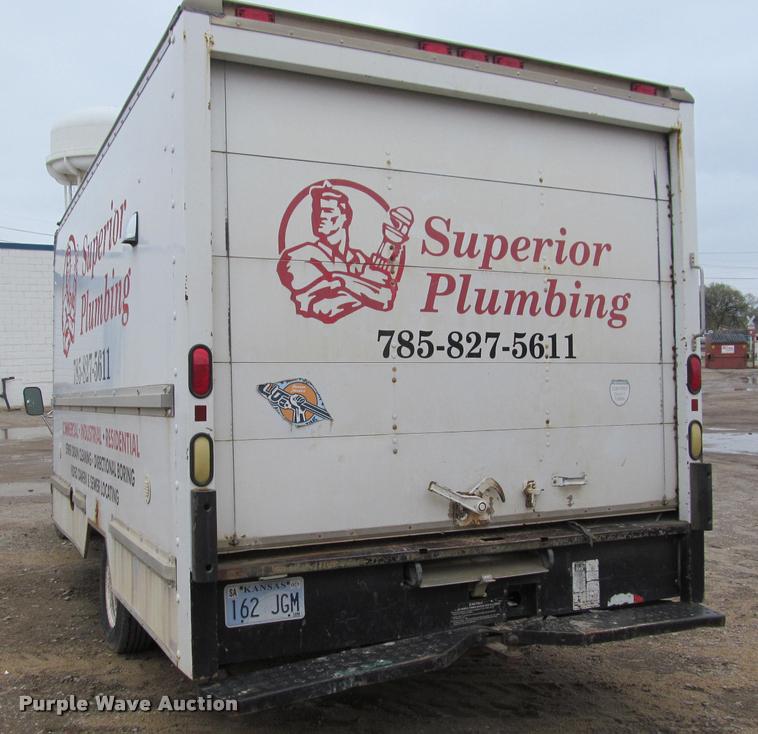 image for item J2551 2000 GMC Savana G3500 Cargo box truck