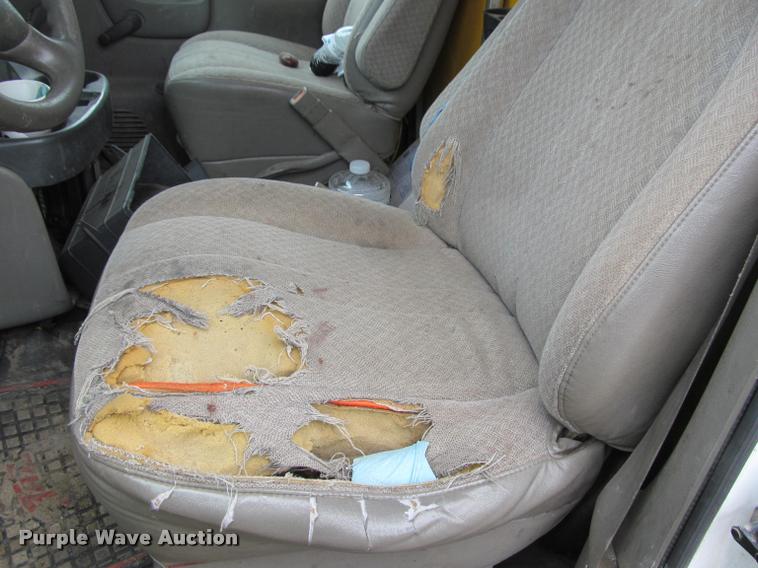 image for item J2551 2000 GMC Savana G3500 Cargo box truck