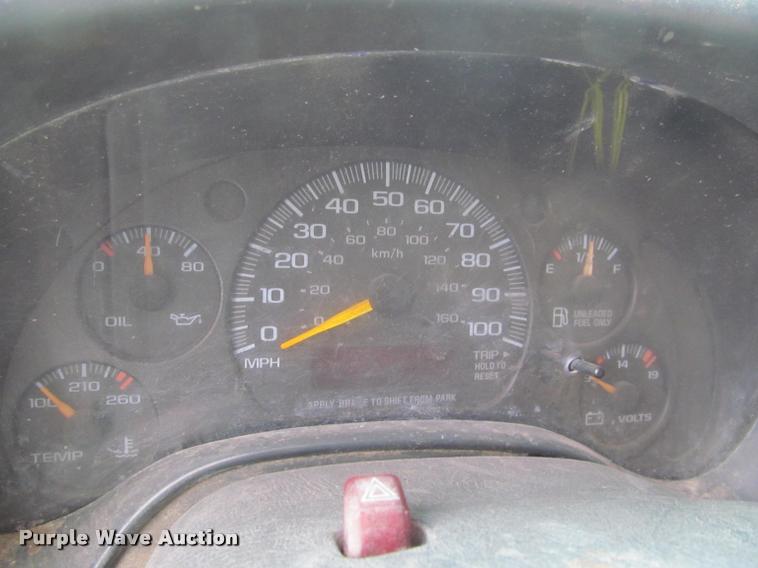 image for item J2551 2000 GMC Savana G3500 Cargo box truck