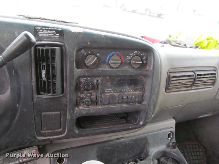 image for item J2551 2000 GMC Savana G3500 Cargo box truck