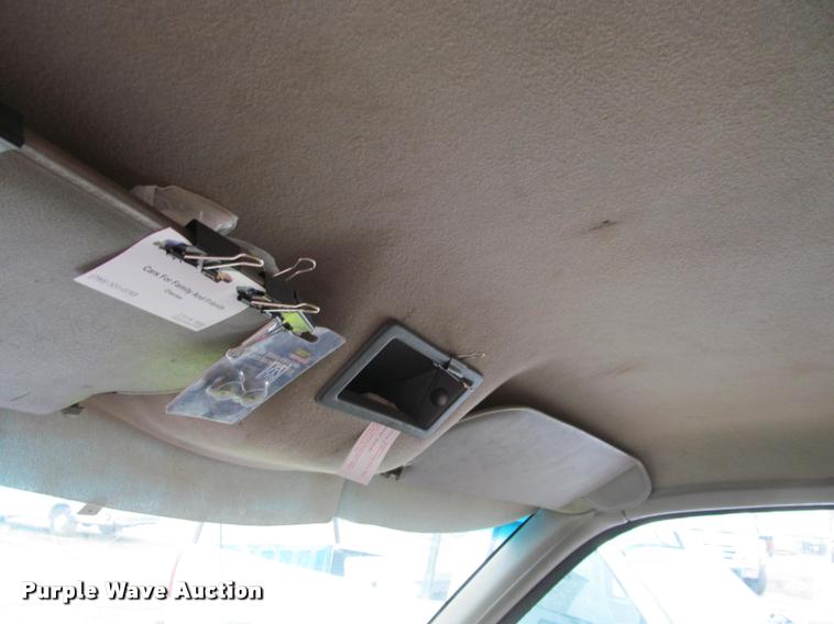 image for item J2551 2000 GMC Savana G3500 Cargo box truck