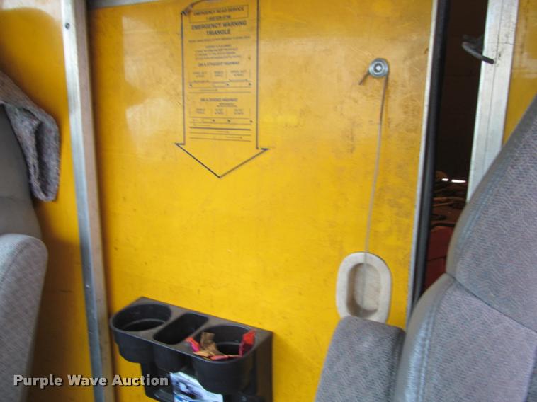 image for item J2551 2000 GMC Savana G3500 Cargo box truck