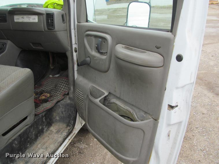 image for item J2551 2000 GMC Savana G3500 Cargo box truck