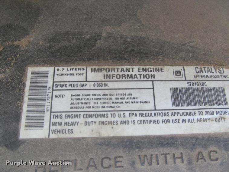 image for item J2551 2000 GMC Savana G3500 Cargo box truck