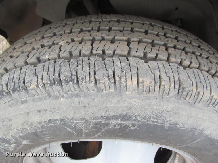 image for item J2551 2000 GMC Savana G3500 Cargo box truck