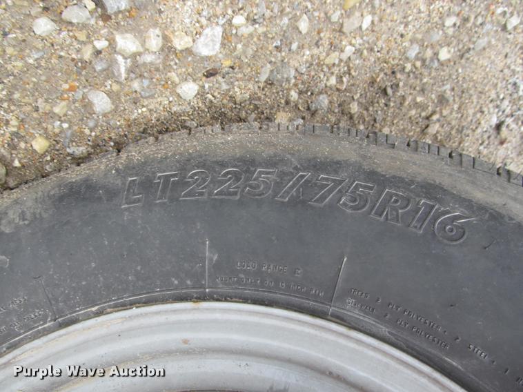 image for item J2551 2000 GMC Savana G3500 Cargo box truck