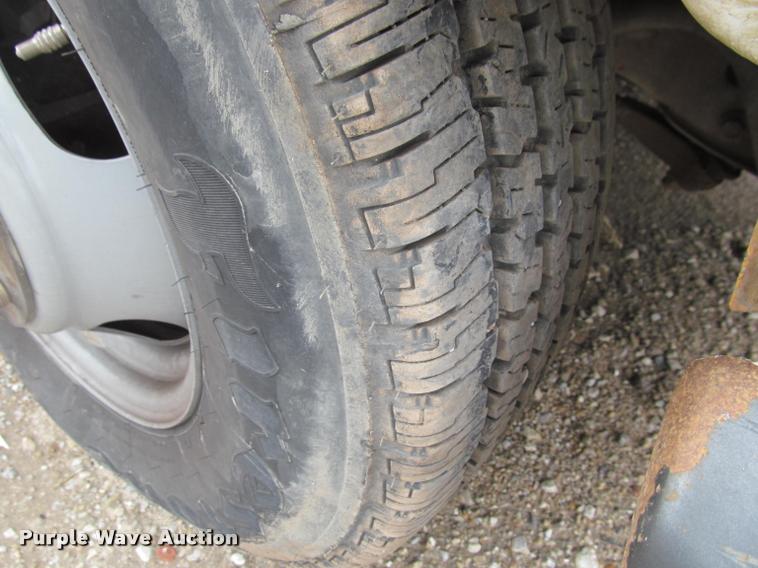 image for item J2551 2000 GMC Savana G3500 Cargo box truck