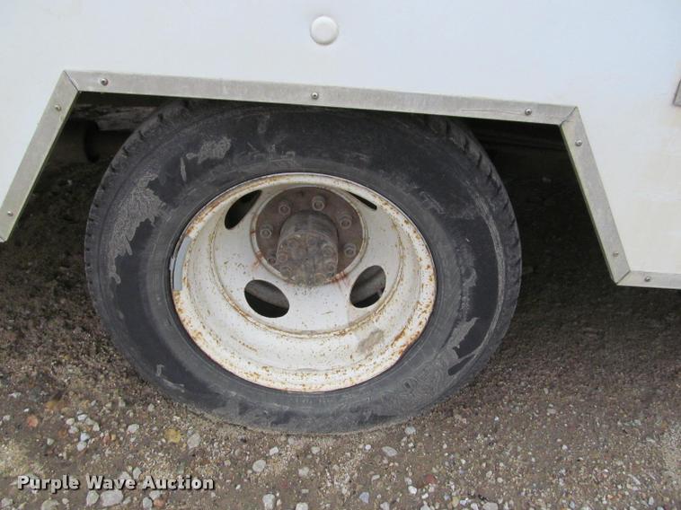 image for item J2551 2000 GMC Savana G3500 Cargo box truck