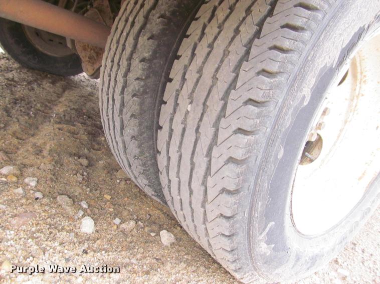 image for item J2551 2000 GMC Savana G3500 Cargo box truck