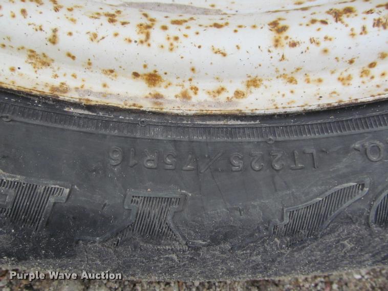 image for item J2551 2000 GMC Savana G3500 Cargo box truck