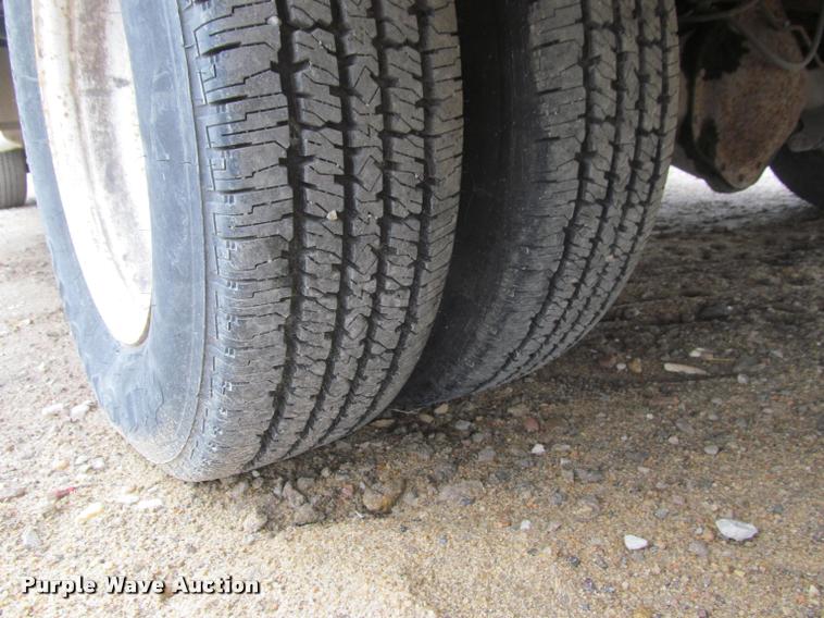 image for item J2551 2000 GMC Savana G3500 Cargo box truck