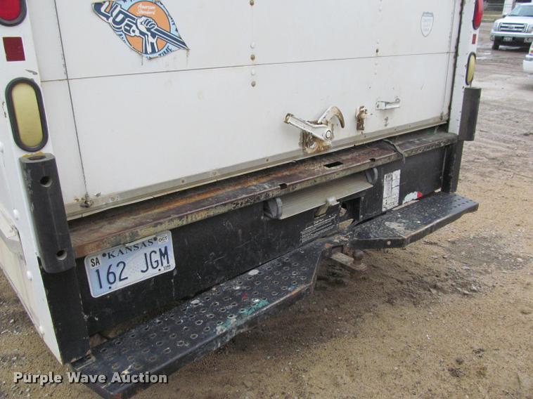 image for item J2551 2000 GMC Savana G3500 Cargo box truck