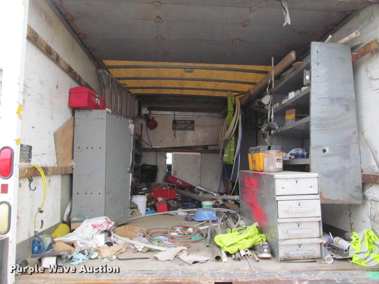 image for item J2551 2000 GMC Savana G3500 Cargo box truck