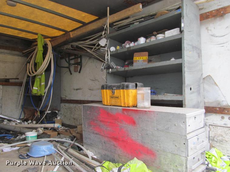 image for item J2551 2000 GMC Savana G3500 Cargo box truck